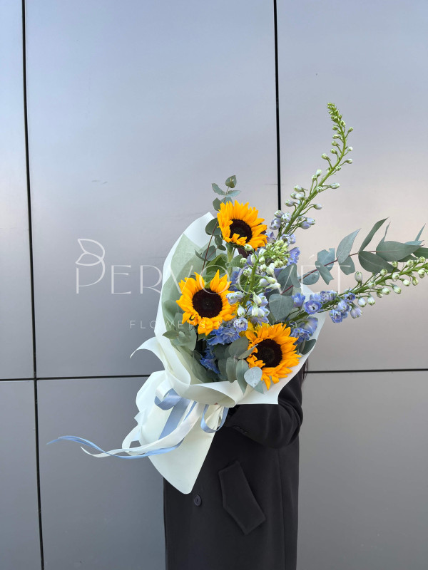 Букет #286 подсолнух и дельфиниум