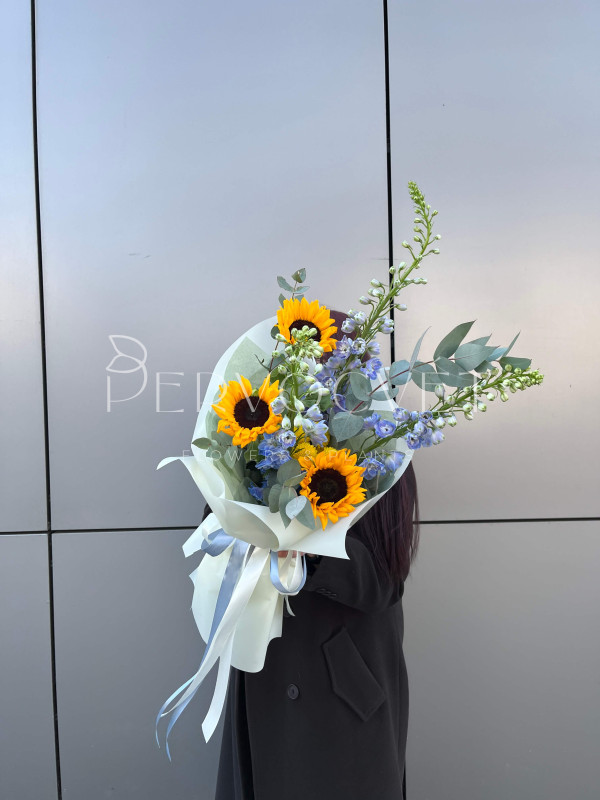 Букет #286 подсолнух и дельфиниум