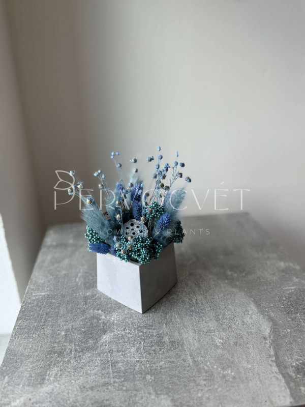 Композиция из сухоцветов #69 голубой лотос и лён