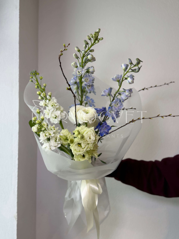 Садовый букет #30 ранункулюс и цветущие ветви