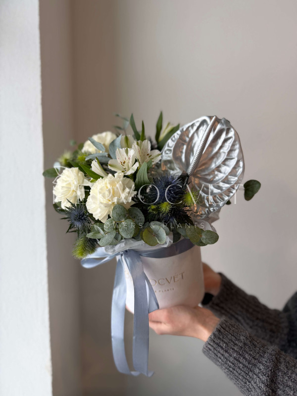 Композиция #27 в коробке с антуриумом