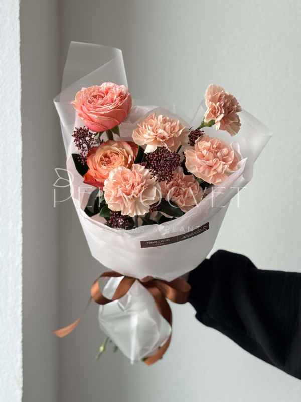 Букет #9 пионовидная роза и гвоздика