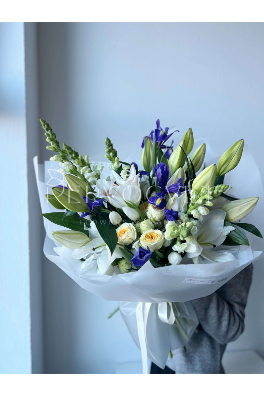Букет XXL #298 с лилией и ирисами