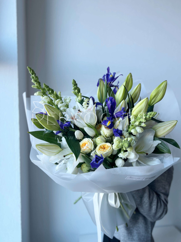 Букет XXL #298 с лилией и ирисами