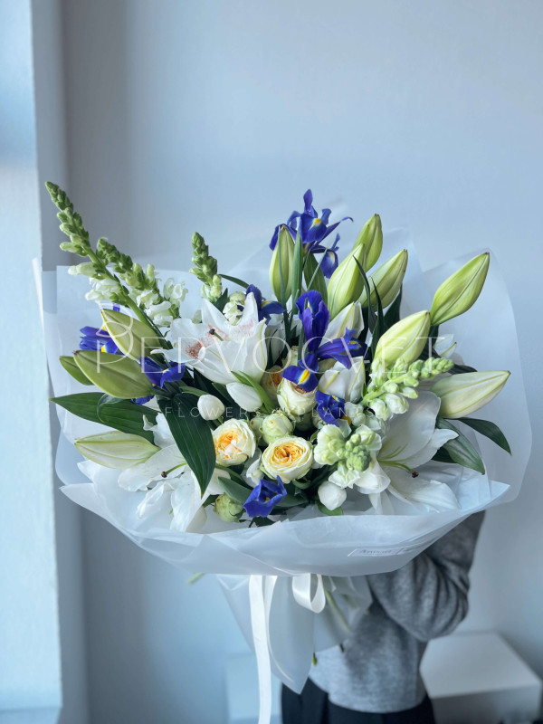 Букет XXL #298 с лилией и ирисами