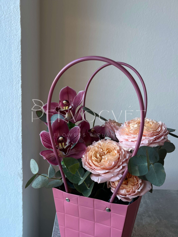 Композиция #33 в сумочке с орхидеей