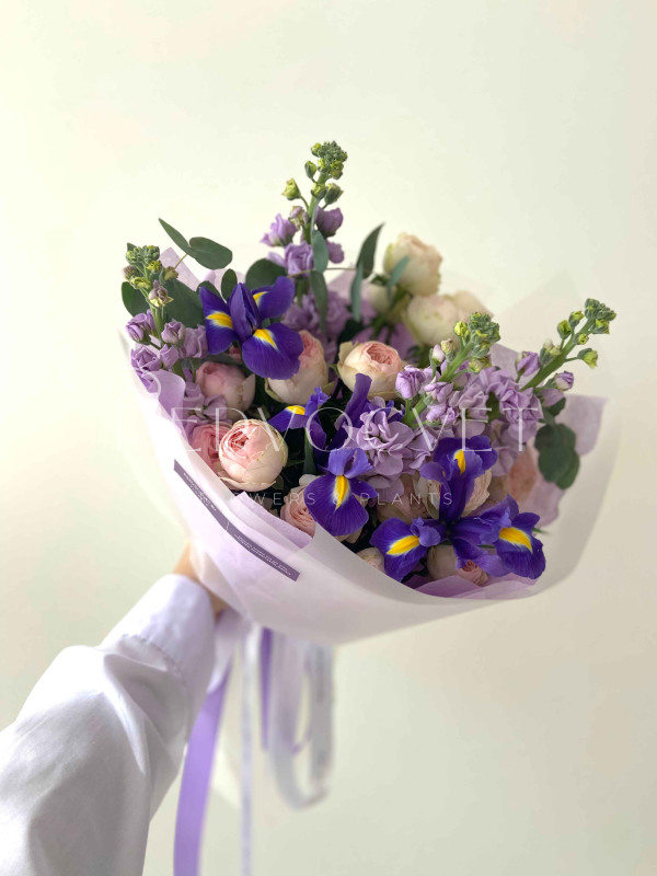 Букет #46 маттиола и ирис