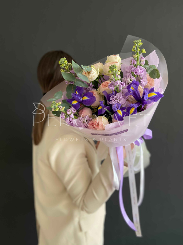 Букет #46 маттиола и ирис