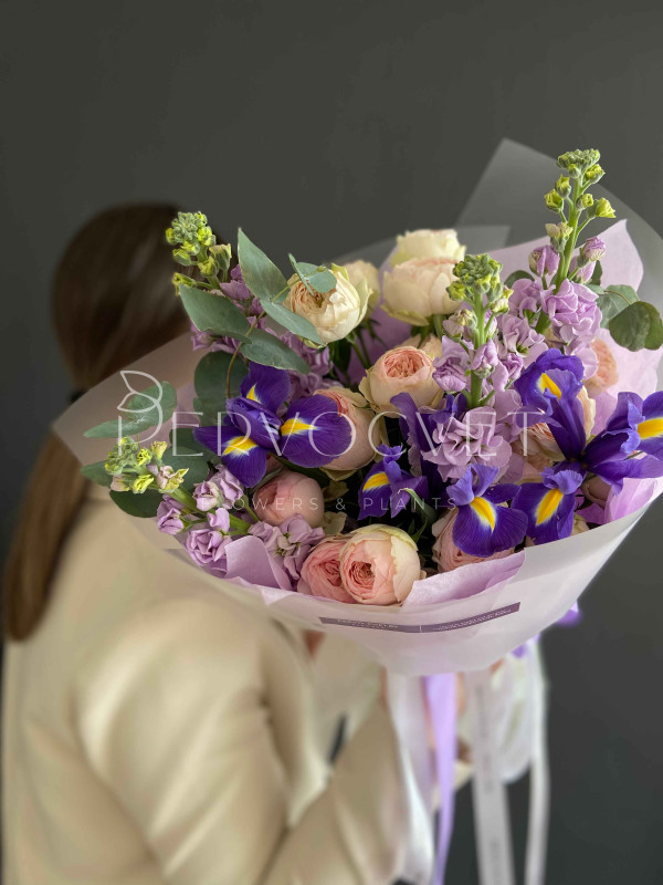 Букет #46 маттиола и ирис