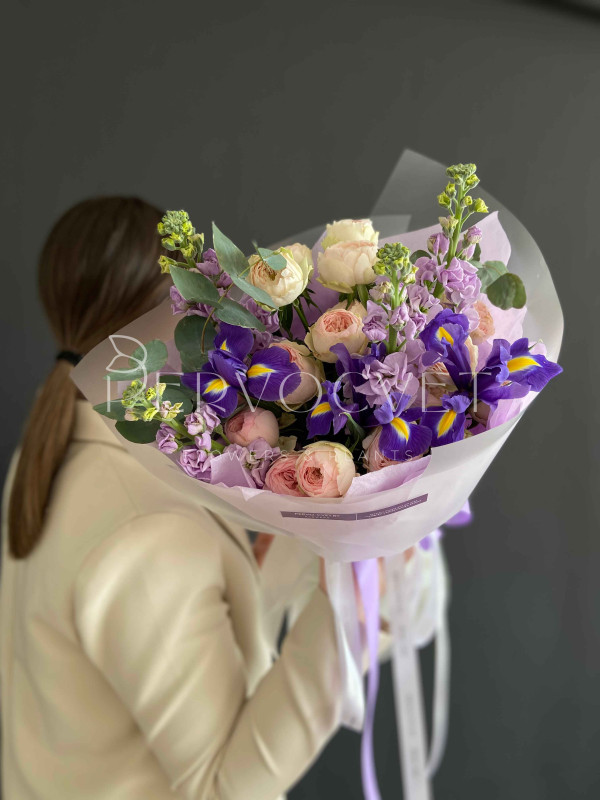 Букет #46 маттиола и ирис