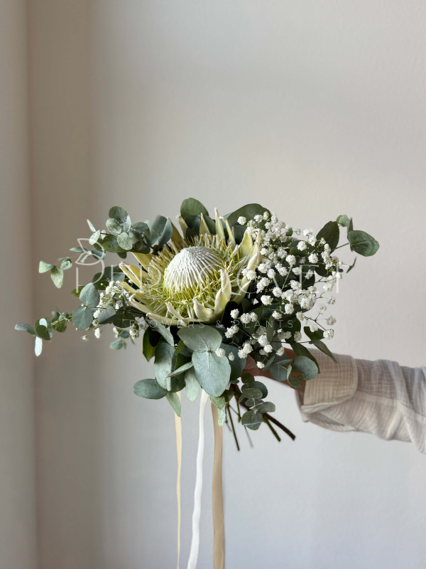 Букет невесты #47 с белой королевской протеей