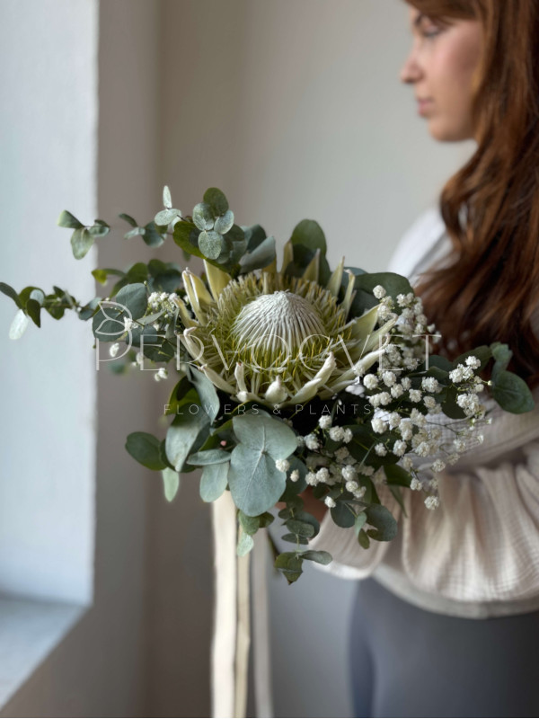 Букет невесты #47 с белой королевской протеей