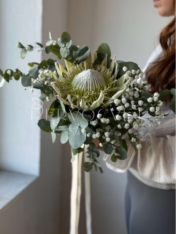 Букет невесты #47 с белой королевской протеей