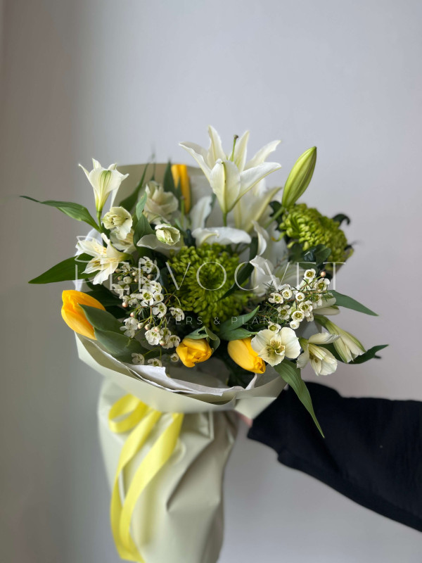 Букет #224 лилия и желтый тюльпан