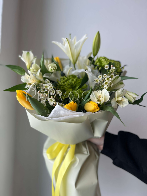 Букет #224 лилия и желтый тюльпан