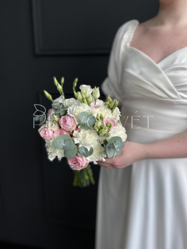 Букет невесты #32 пионовидная роза и диантус