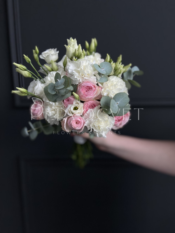 Букет невесты #32 пионовидная роза и диантус