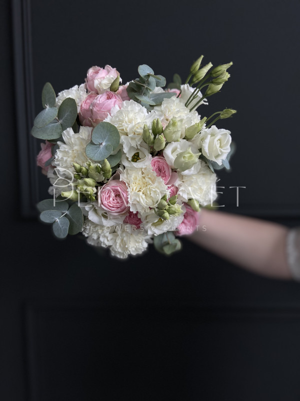 Букет невесты #32 пионовидная роза и диантус