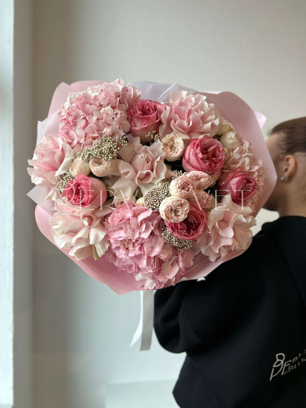 Букет XXL #78 гортензия и пионовидные розы