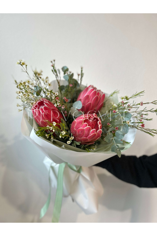 Букет #247 протея и хамелациум