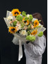 Букет #96 подсолнух и зеленый вибурнум