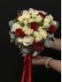 Букет невесты #44 из красных и кустовых роз