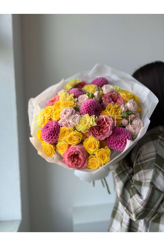 Букет XXL #555 из георгинов и кустовых, пионовидных роз
