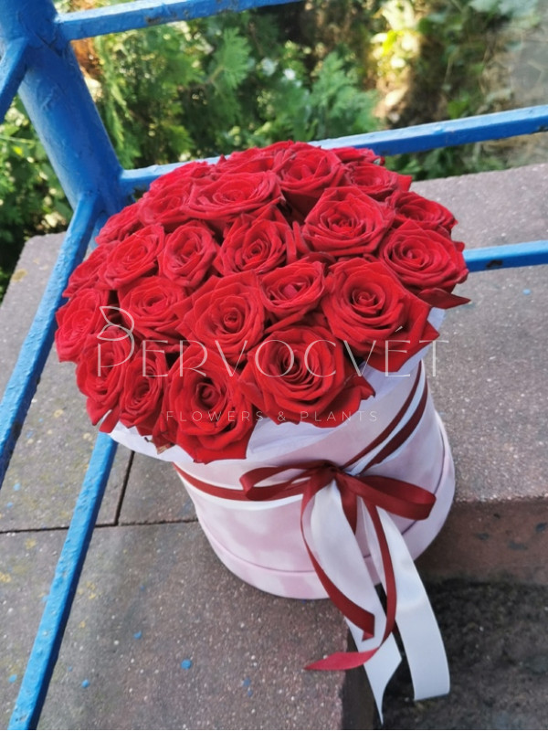 Композиция #25 из 25 роз в шляпной коробке