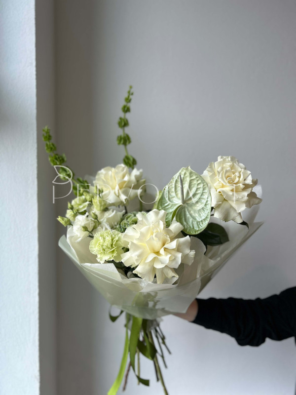Букет #173 c зеленой гортензией и антуриумом