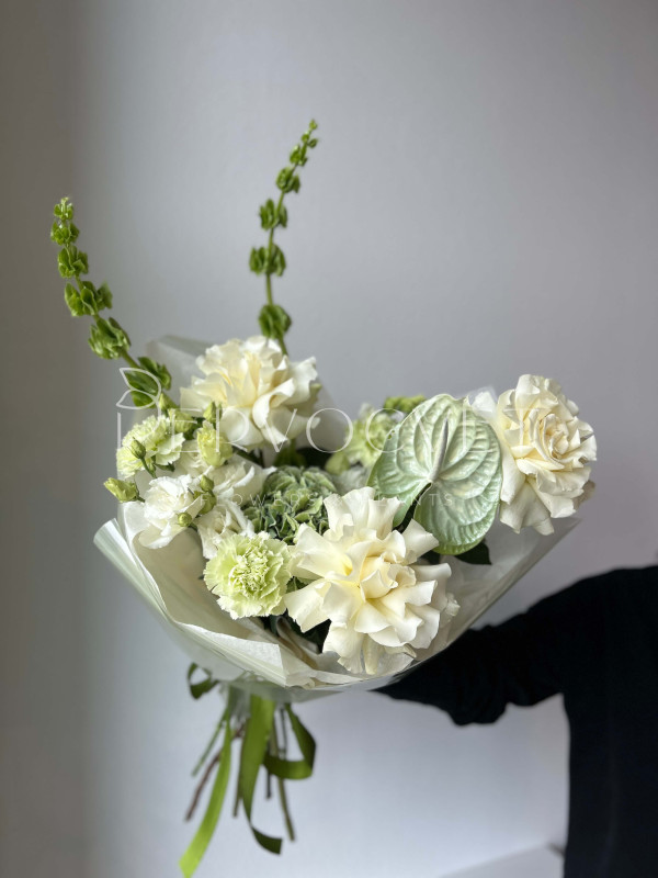 Букет #173 c зеленой гортензией и антуриумом