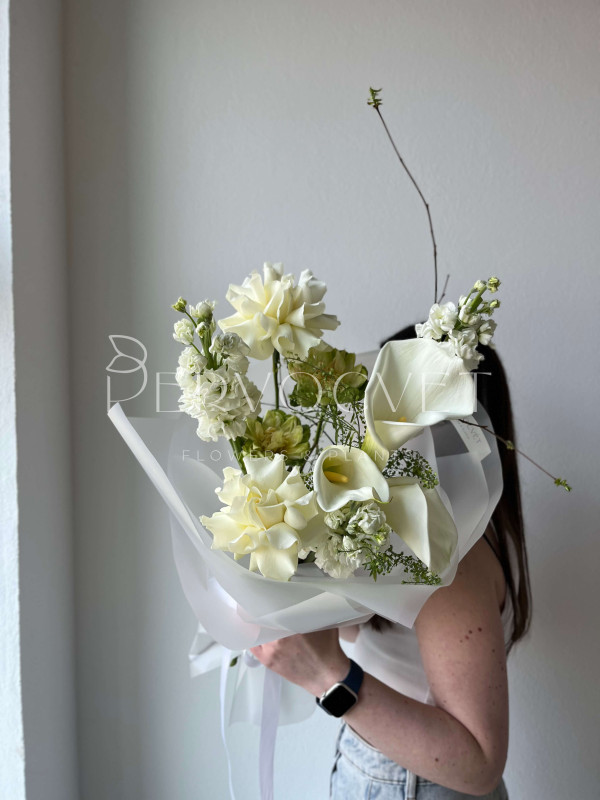 Садовый букет #44 ароматная маттиола и каллы