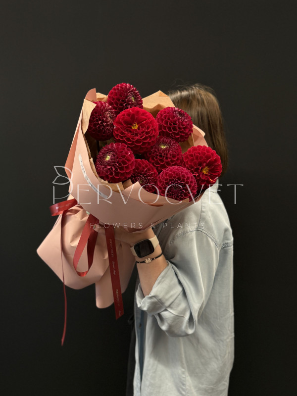 Букет #502 из красных георгинов