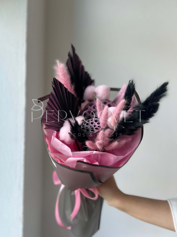 Букет из сухоцветов #29 лотосом и пальмовым листом