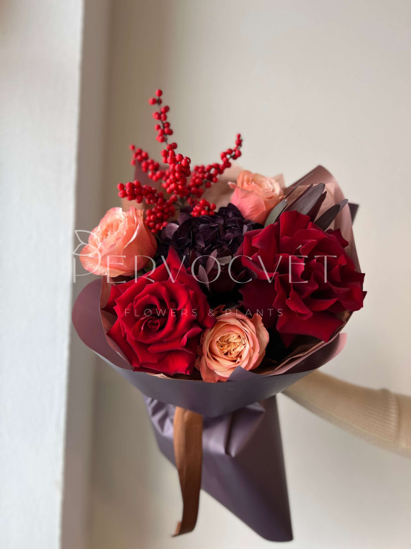 Букет #164 французская роза, гортензия и илекс