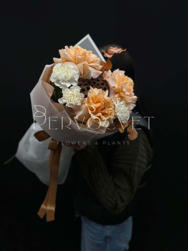 Букет #256 с французской розой и лотосом