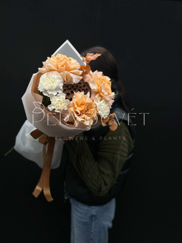 Букет #256 с французской розой и лотосом