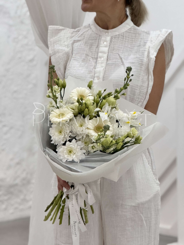 Букет #562 с герберой и белым ирисом