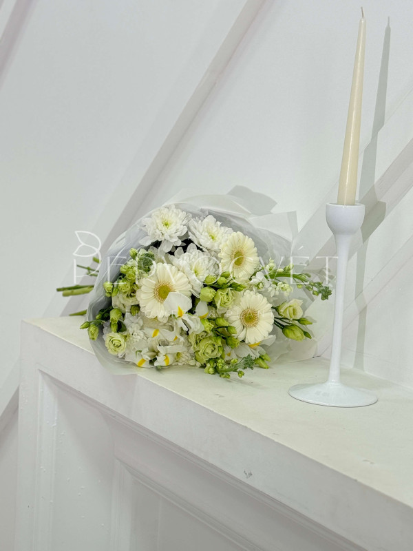Букет #562 с герберой и белым ирисом