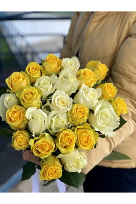 Букет 25 роз (белый, желтый)
