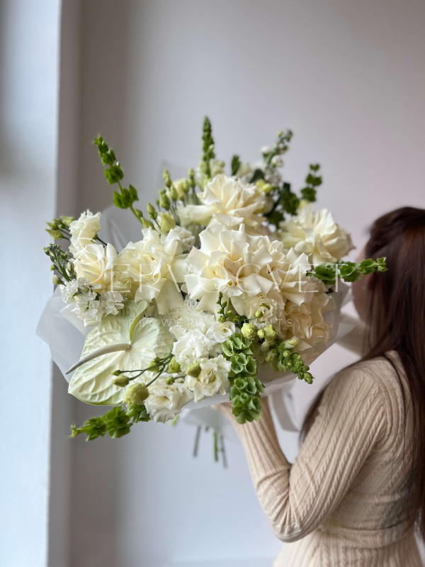 Букет XXL #245 с эустомой и белым антуриумом