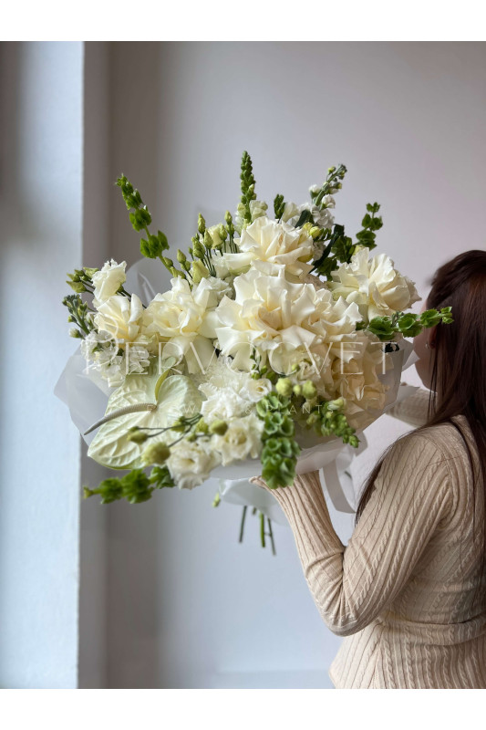 Букет XXL #245 с эустомой и белым антуриумом