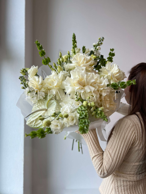 Букет XXL #245 с эустомой и белым антуриумом