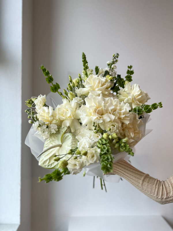 Букет XXL #245 с эустомой и белым антуриумом