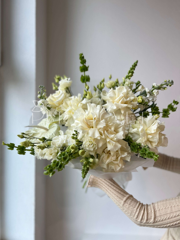 Букет XXL #245 с эустомой и белым антуриумом