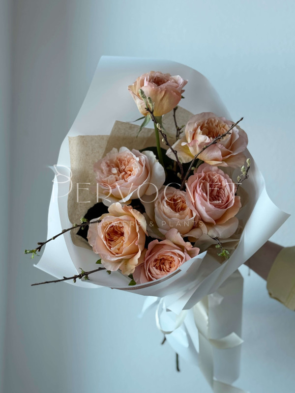 Букет #295 пионовидная роза и цветущие веточки