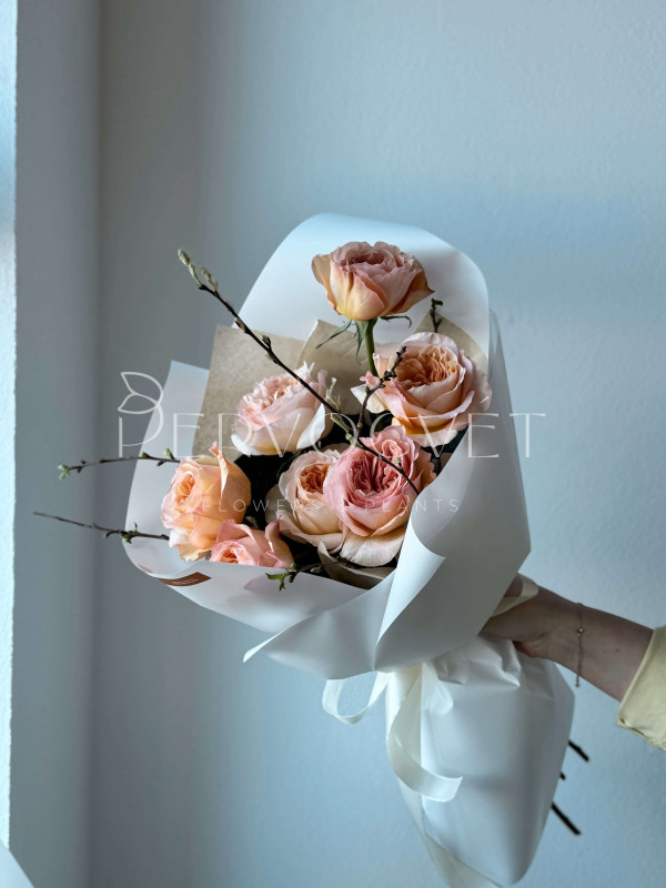 Букет #295 пионовидная роза и цветущие веточки