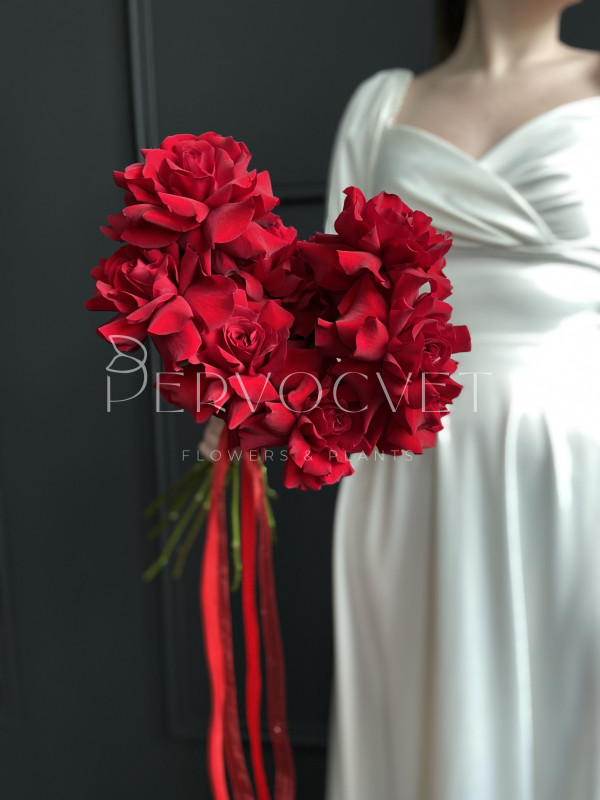 Букет невесты #37 из красных французских роз