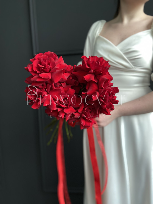 Букет невесты #37 из красных французских роз