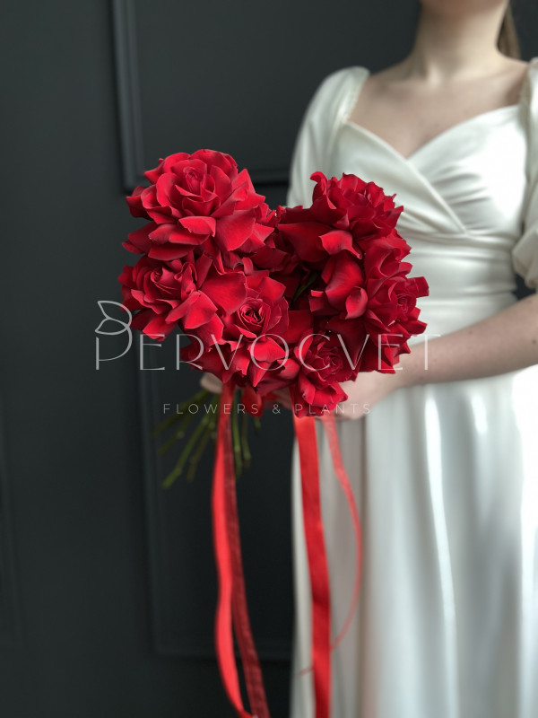 Букет невесты #37 из красных французских роз