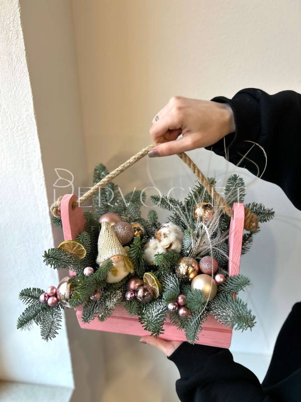 Новогодняя композиция #119 в ящике с розовым декором